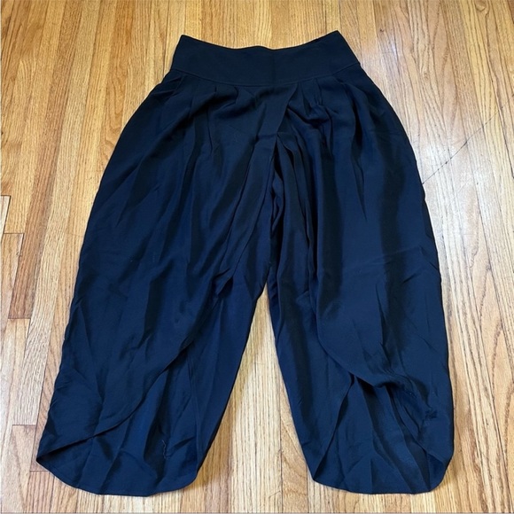 Anthropologie Elevenses Culotte Capri Slit Petal Crop Pants Tulip Hem Black 2 - Picture 7 of 14